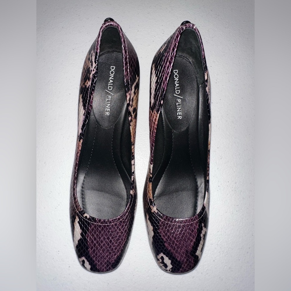 NWOB Donald Pliner Corin Leather Snakeskin Print Purple and Black Block Heel - Picture 2 of 12